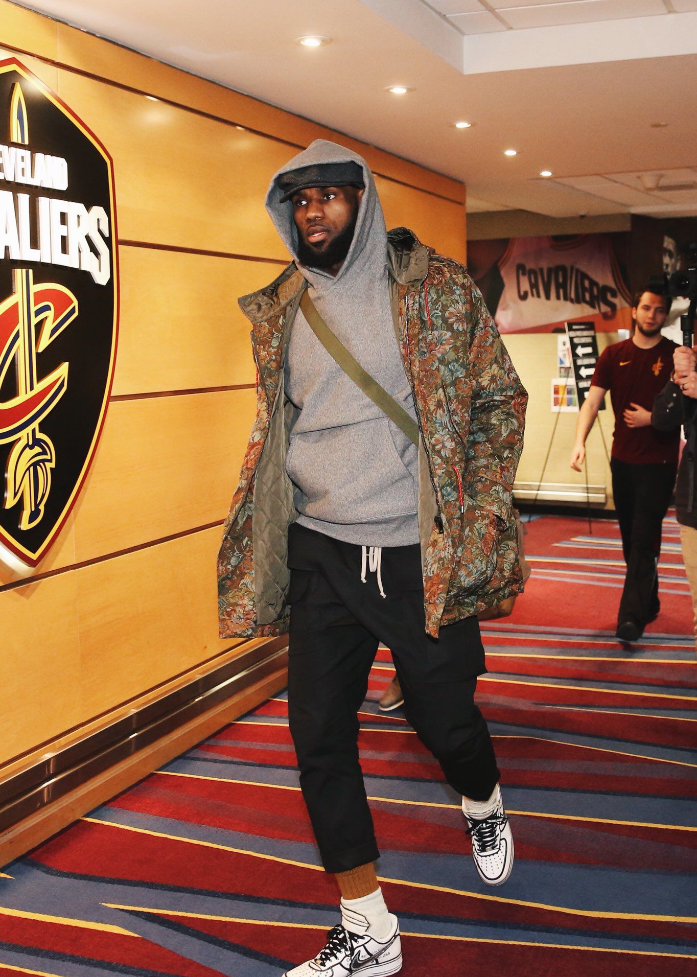 阿斯：拜仁加紧与于帕梅卡诺续约谈判，皇马考虑科纳特为备选（阿斯报：拜仁加快与于帕梅卡诺续约谈判，皇马将科纳特视作备选）