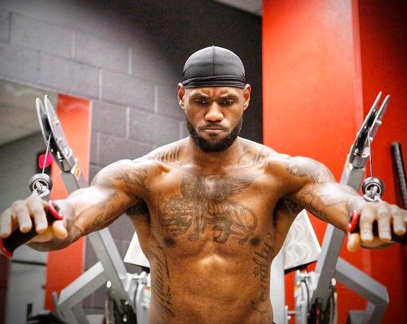 德佬回应传闻：我为身边能有孔蒂这样的真正男人而感到自豪（德佬辟谣：与孔蒂这样的真男人并肩让我倍感自豪）