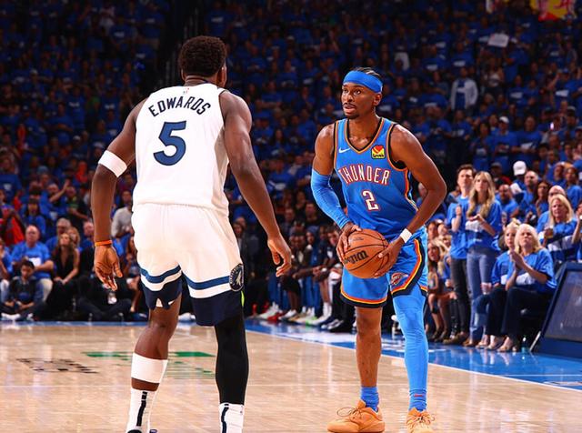 凯恩：为英格兰效力时，我总感觉自己在为最好的球队之一效力（凯恩：每次为英格兰出战，我都觉得自己代表着世界顶级球队之一）