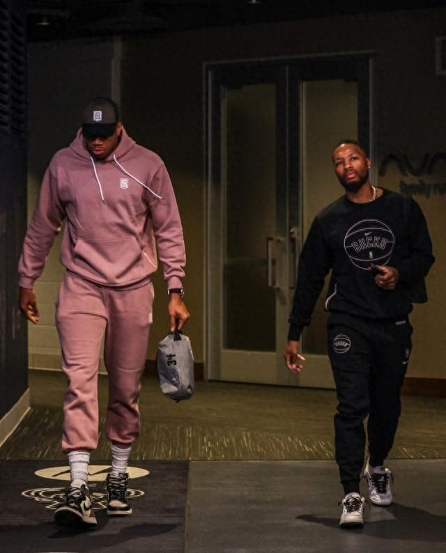 欧冠赛场精彩瞬间：皇马主场2-0取胜,（欧冠之夜高光时刻：皇马主场2比0告捷）