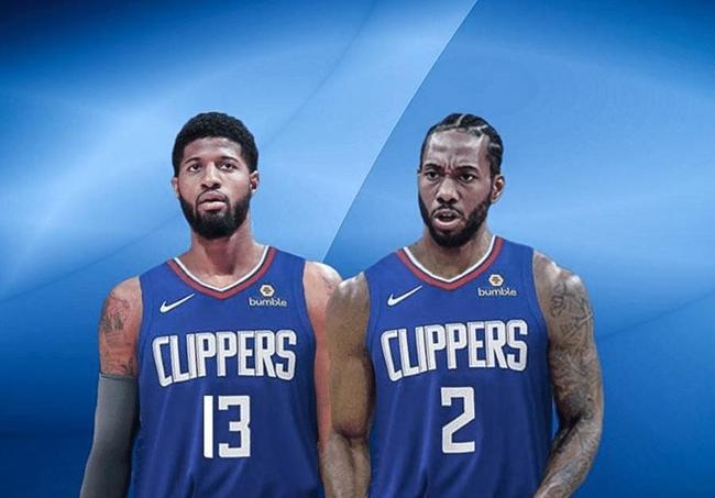 前锋远射破门，比分被重新点燃（锋线远程发炮破门，战局重燃）