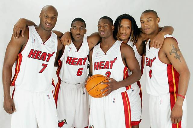 哈兰德自曝：女友看球看到“吐”，靠烹饪、玩游戏维系感情（哈兰德坦言：女友看球会难受到想吐，我们靠做饭和打游戏维系感情）