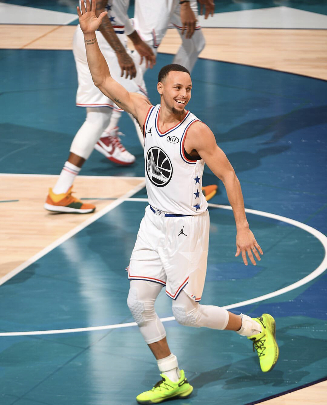 拉菲尼亚否认转会沙特传闻，斥媒体报道不实（拉菲尼亚辟谣赴沙特传闻，称相关报道失实）