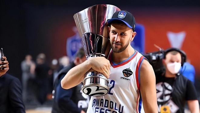 詹姆斯放弃得分上双记录，最后一传助攻八村垒绝杀，湖人险胜猛龙（舍弃两位数得分纪录，詹姆斯末秒妙传八村垒完成绝杀，湖人险胜猛龙）