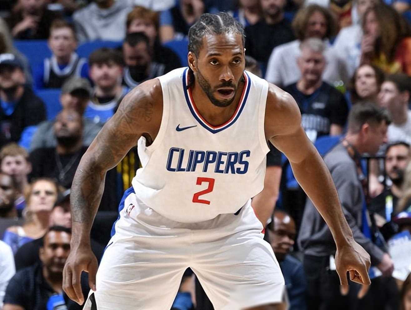 巴萨梅西进球助球队领先皇家社会（梅西破门助巴萨领先皇家社会）