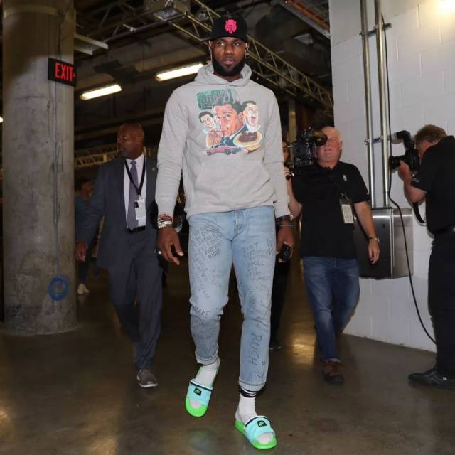 湖人队这赛季打关键球挺稳啊！（湖人本季关键时刻表现稳健）