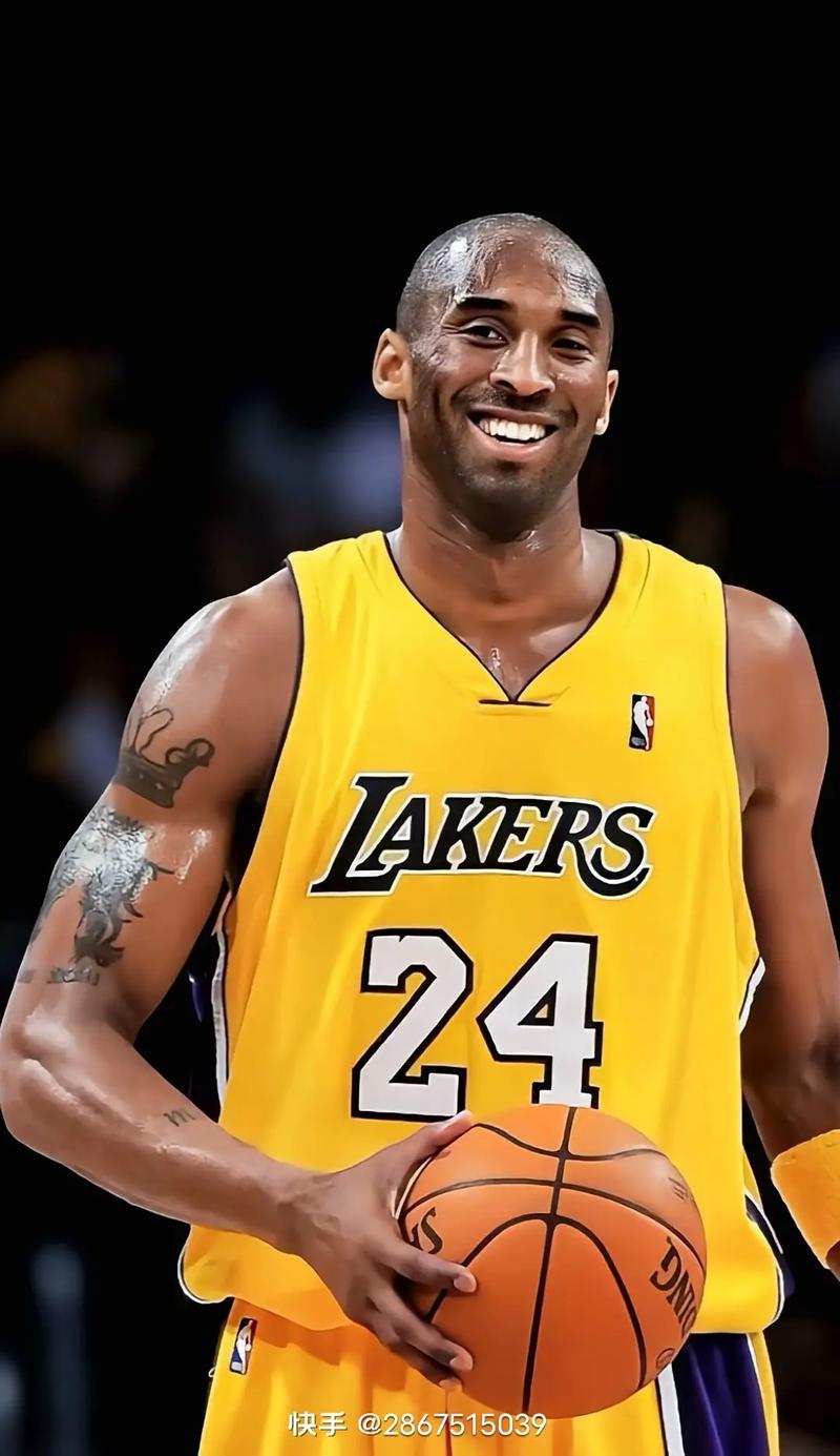 C罗被罚下后，爱尔兰一酒吧盛况：球迷鼓掌庆祝+击掌拥抱（C罗染红后，爱尔兰酒吧沸腾：球迷鼓掌欢呼、击掌相拥）