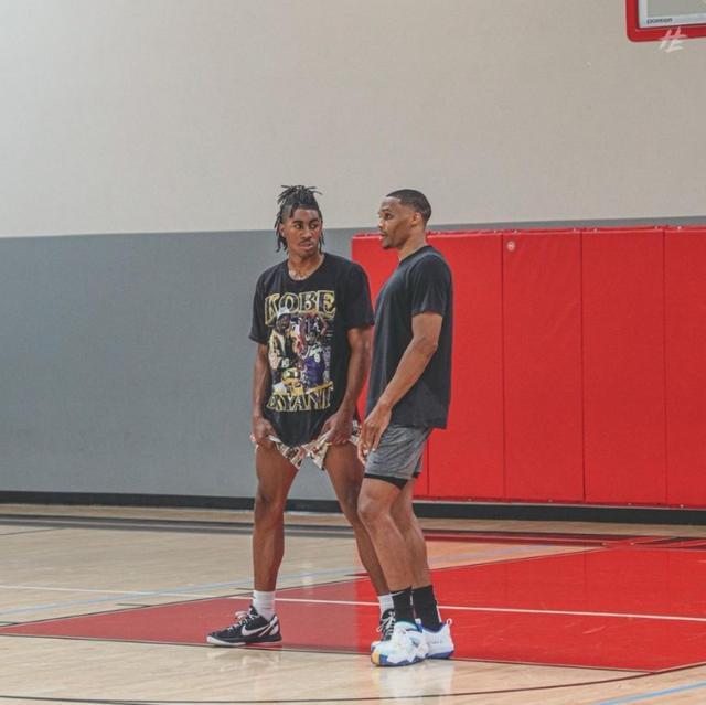 持续稳定！阿森纳大将萨利巴在北伦敦德比中表现出色（稳定如一！阿森纳中卫萨利巴北伦敦德比表现抢眼）