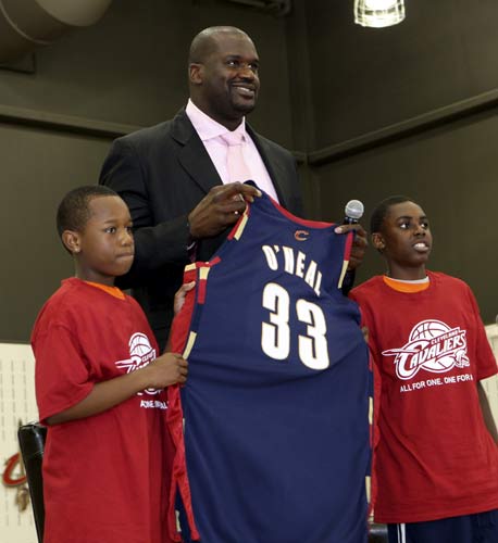 半场战报：那不勒斯1-0尤文，霍伊伦7分钟闪击，内雷斯助攻（半场快讯：那不勒斯1-0领先尤文，霍伊伦7分钟建功，内雷斯送助攻）