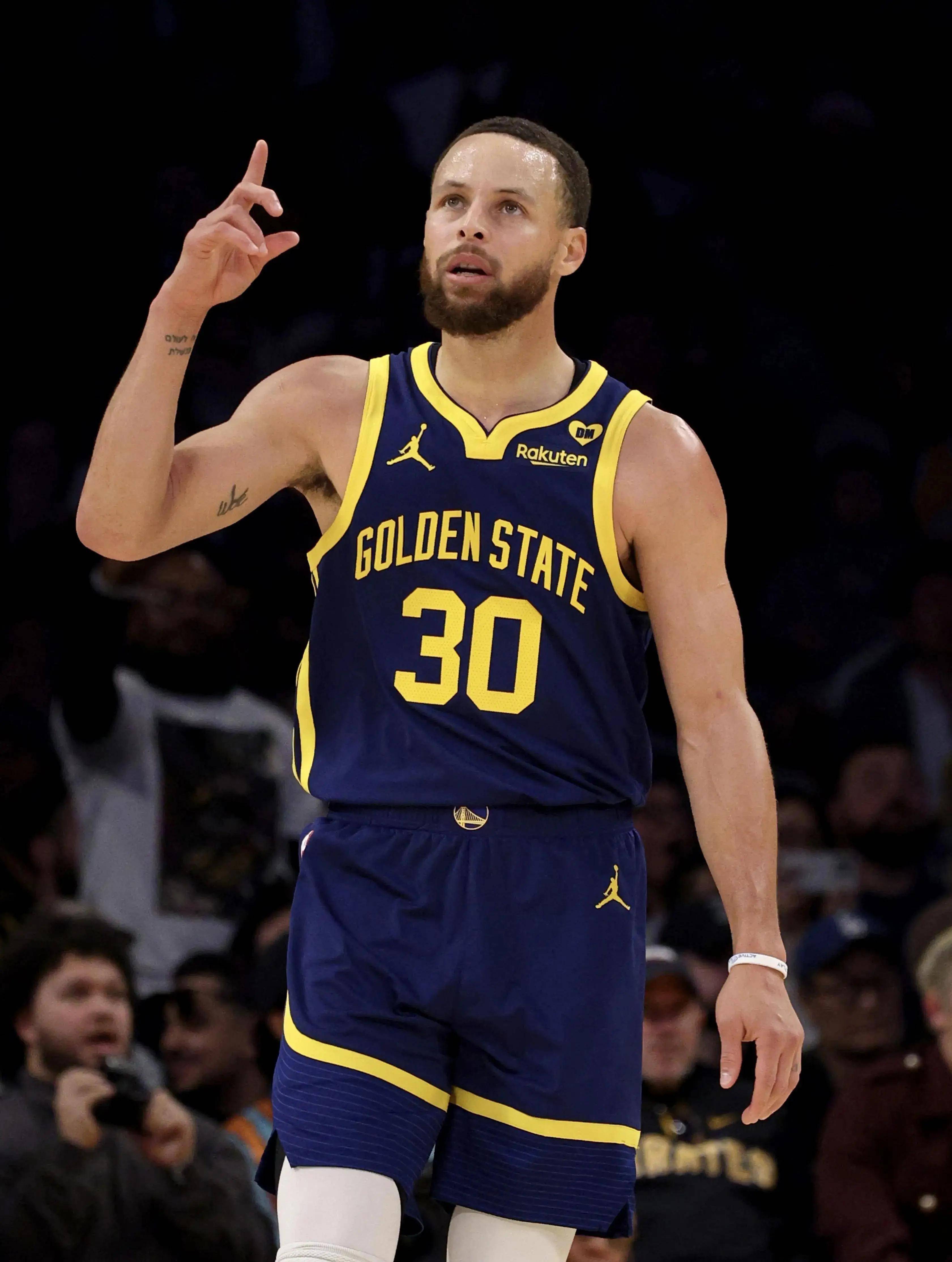 记录报：中国与日本的俱乐部关注葡超中场林肯；身价350万欧（记录报：中日俱乐部有意葡超中场林肯，身价约350万欧元）